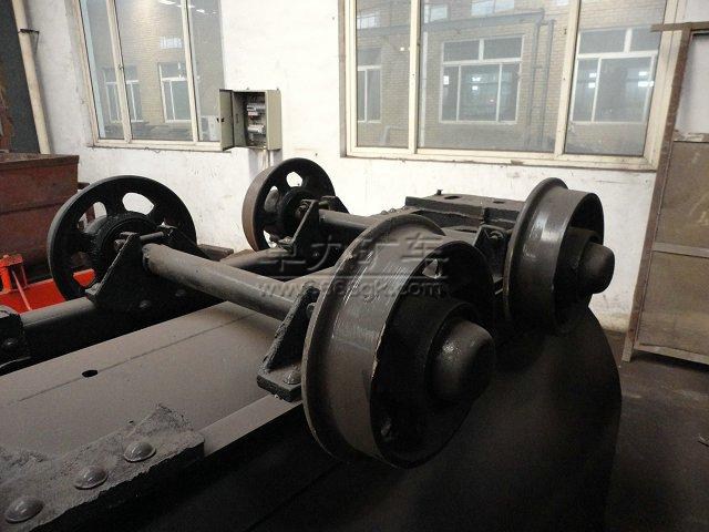 礦車(chē)輪對液壓裝配裝置